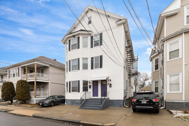 Building Photo - 75 Newton St