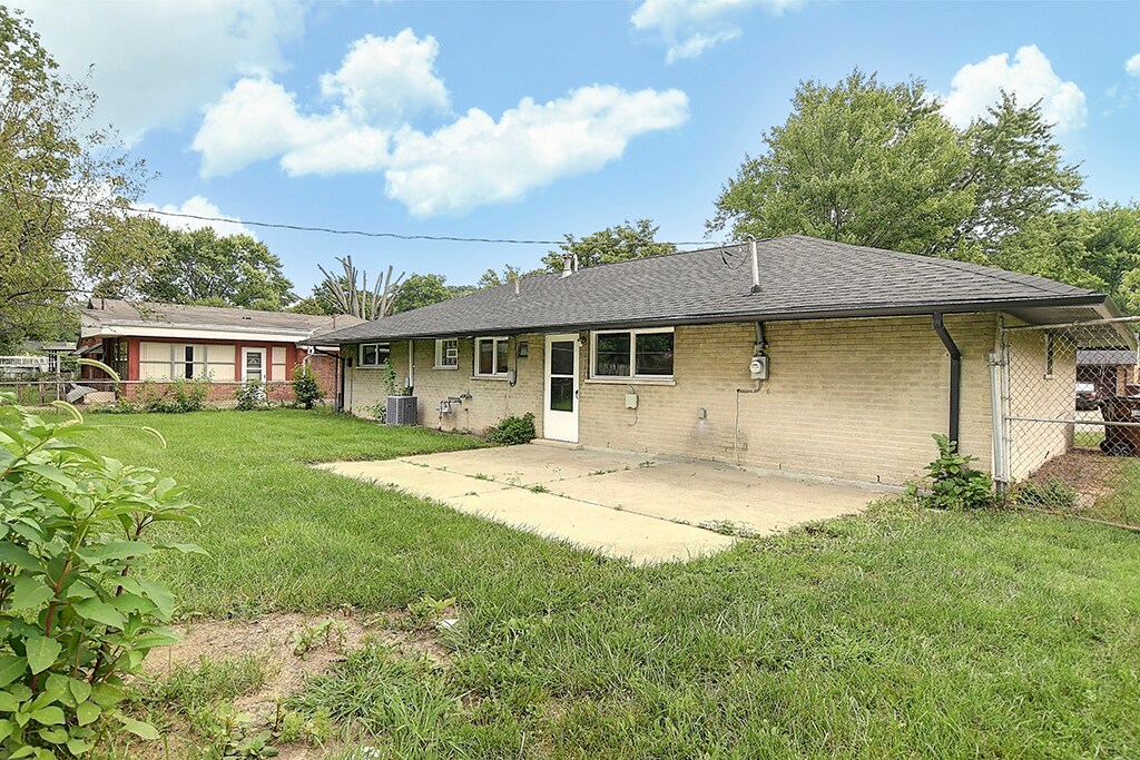 Building Photo - 3813 Utica Dr