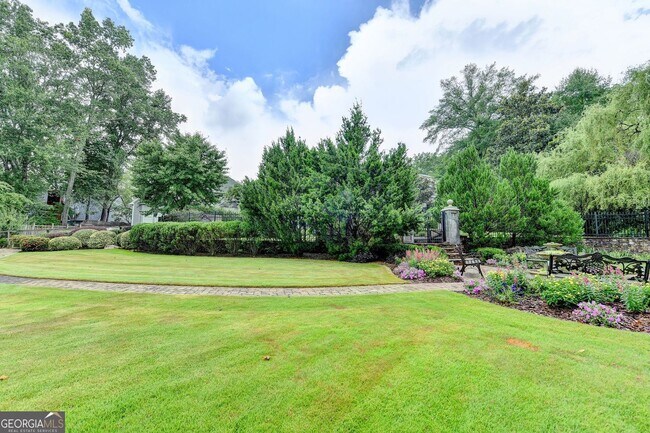 Building Photo - 2611 Briers N Dr