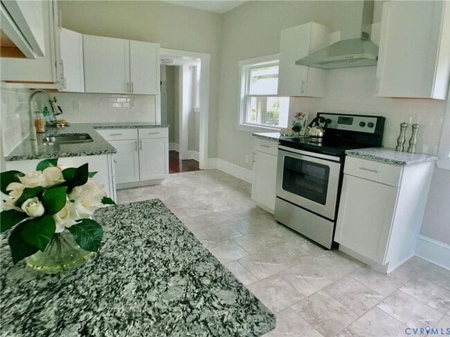 Building Photo - Beautifully renovated 2-story home with ensuite near Brookland Park Blvd