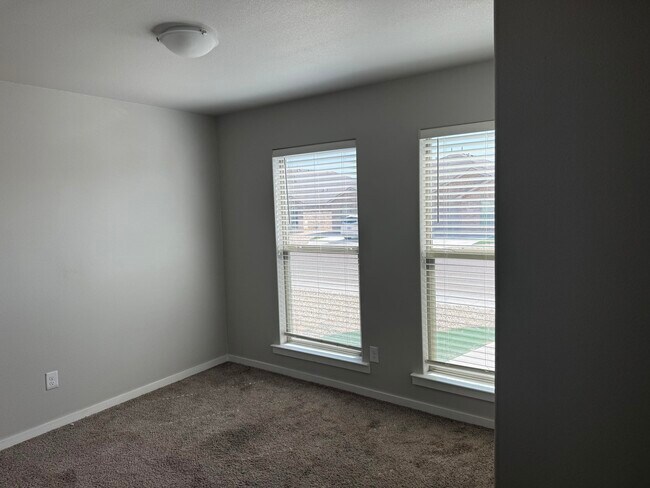 Building Photo - 9710 Saratoga Ave
