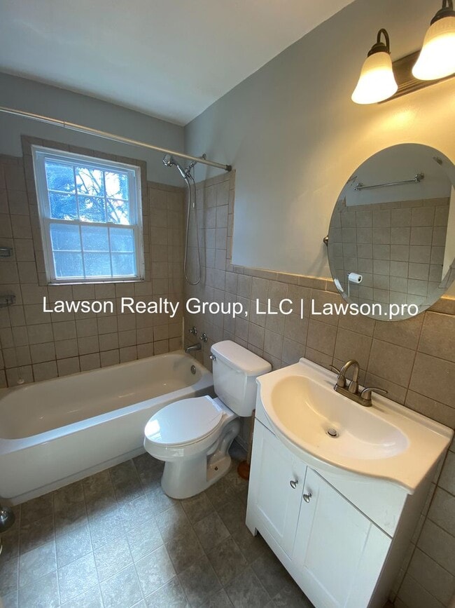 Building Photo - Raleigh Court -Three Bedroom Ranch with Basement