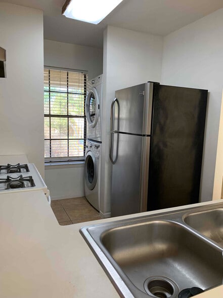 Building Photo - 11901 Swearingen Dr