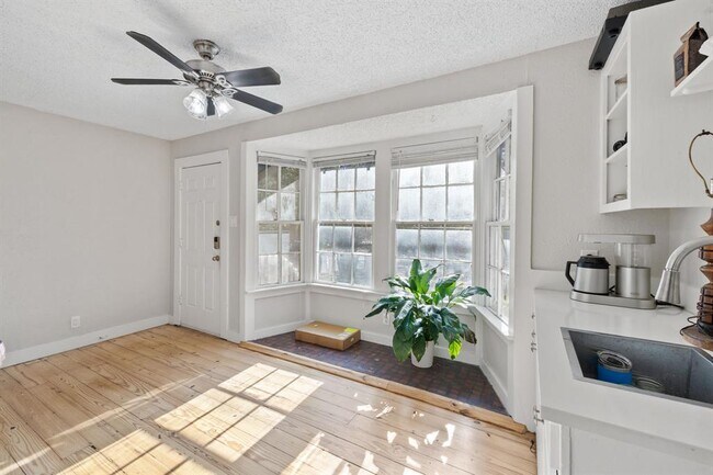 Building Photo - 1202 E 29th St