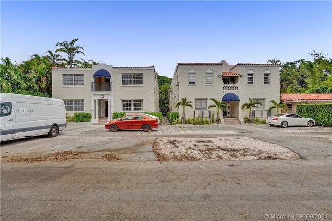 Building Photo - 935 Catalonia Ave