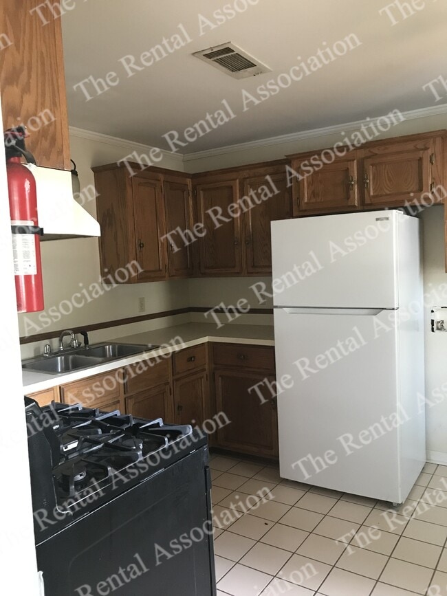 Building Photo - 1202 N McGuire Ave