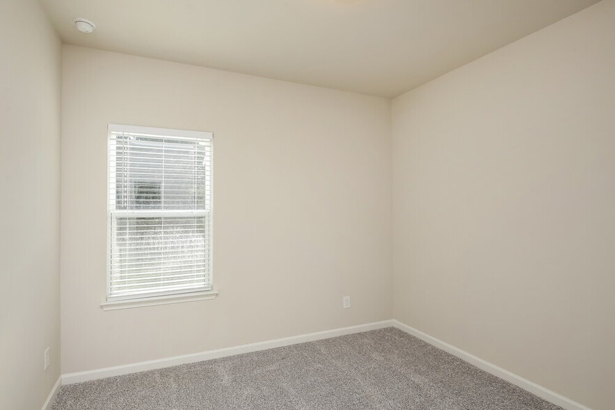 Building Photo - 5856 Hackberry Ln