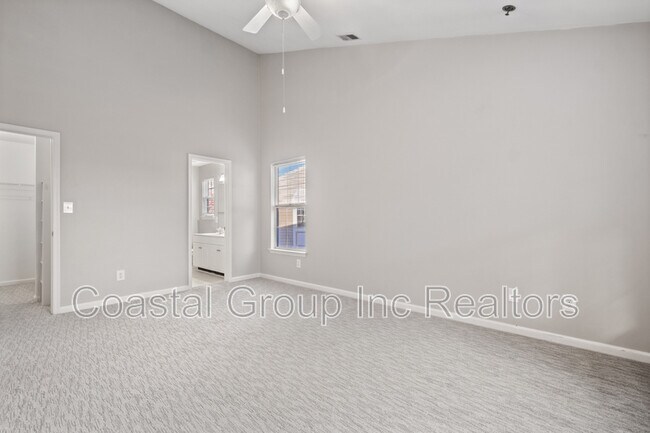 Building Photo - 2212 Lesner Crescent