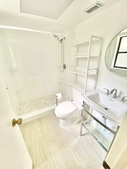 Building Photo - 4105 La Pasida Ln