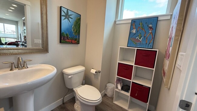 Building Photo - Upscale Furnished 2BR Townhouse in Downtow...