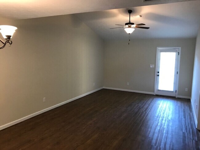 Building Photo - 155 Yucca Ct.