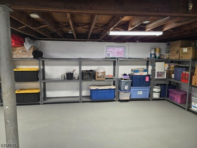 Building Photo - 305 Kennedy Dr