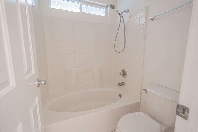 Building Photo - Charming 3-Bedroom Home with Large Loft or Alternate 4th Bedroom!