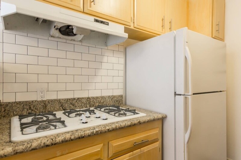 Building Photo - 1348 N Vista St