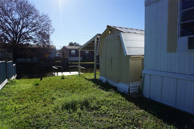 Building Photo - 8979 Gladewood