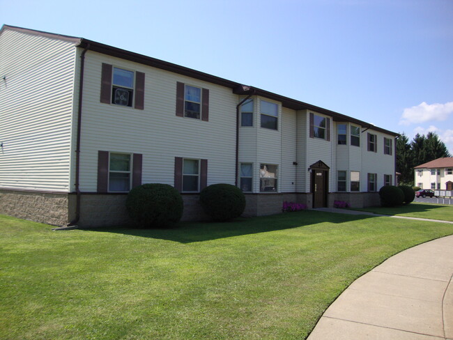 Building Photo - Pine Tree Village Apartments