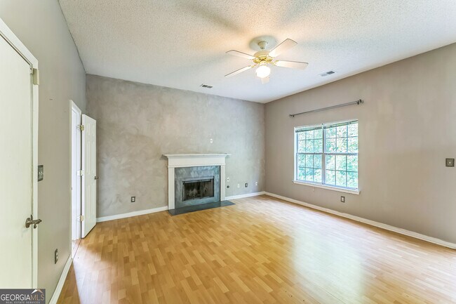 Building Photo - 2945 Highland Hill Pkwy