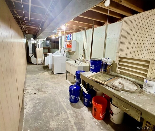 Building Photo - 260 Argus Dr