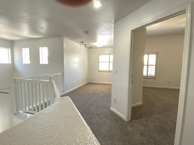 Building Photo - Two Story, Three Bedrooms, Two And A Half Bathrooms In Brookside