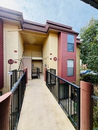 Building Photo - Affordable Top Floor Condo on Bus Route