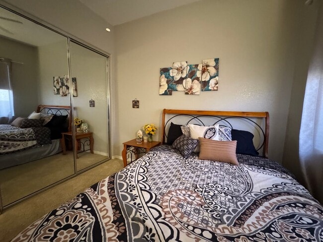 Building Photo - 3 BR Furnished w/Utilities-Vacation Rental- Laughlin Ranch