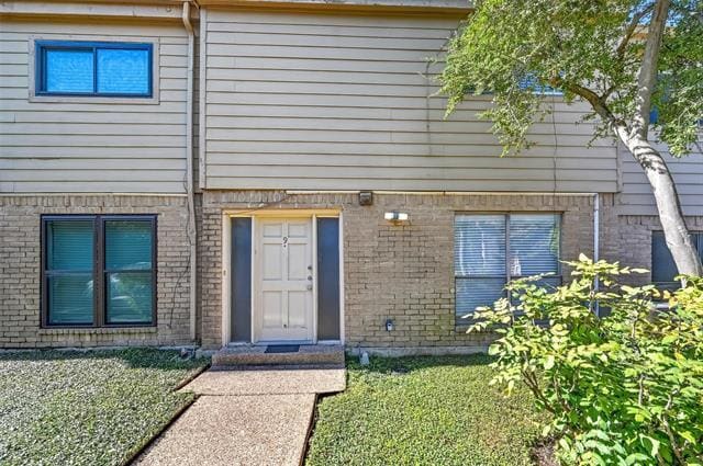 Building Photo - 7031 Holly Hill Dr