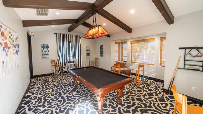 Building Photo - 570 Calle Vibrante