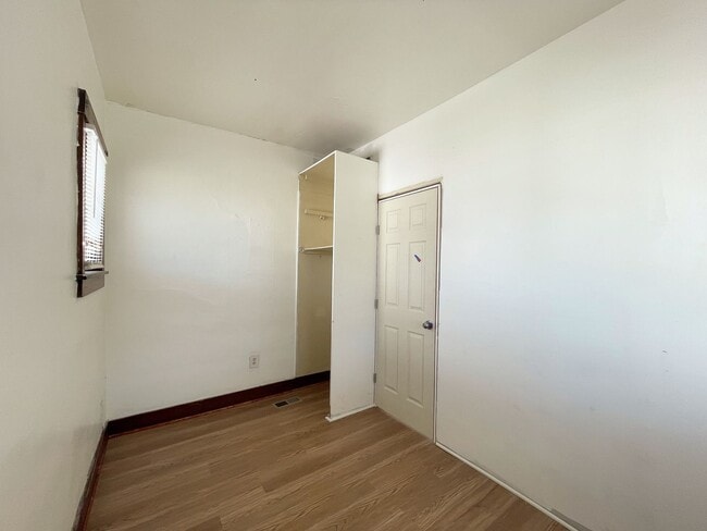 Building Photo - Updated 2-Bed, 1-Bath House