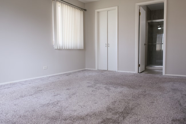 Building Photo - Wheeling, Lexington Commons 2BR/2BA 1 Garage & 2 Pools!