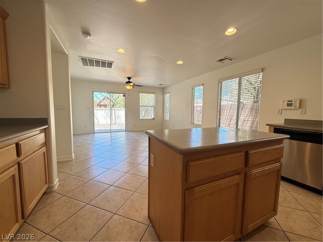 Building Photo - 2696 Begonia Valley Ave