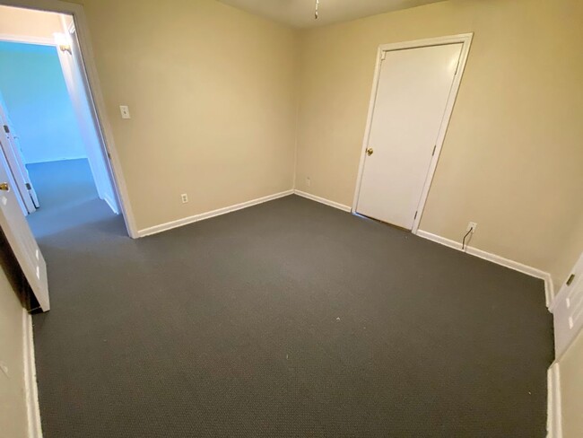 Building Photo - Apartment For Rent Near McNeese State Univ...