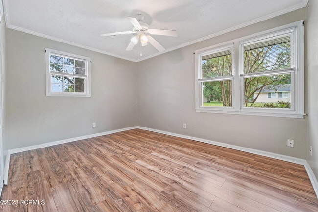 Building Photo - 529 Henderson Dr