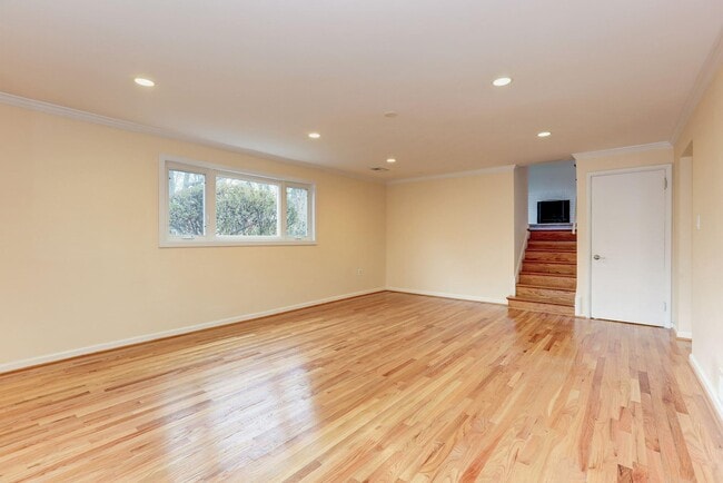 Building Photo - 9718 Holmhurst Rd