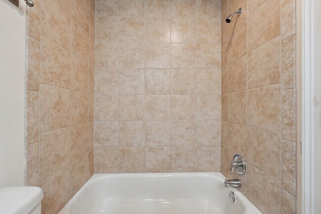 Building Photo - 104 Rondak Cir