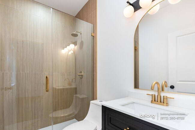 Building Photo - 2132 S Fairfield Ave