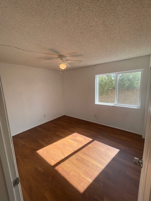 Building Photo - 8001 N El Tovar Pl