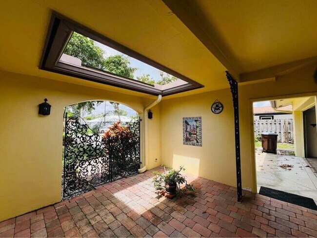 Building Photo - 7834 Edgewater Dr