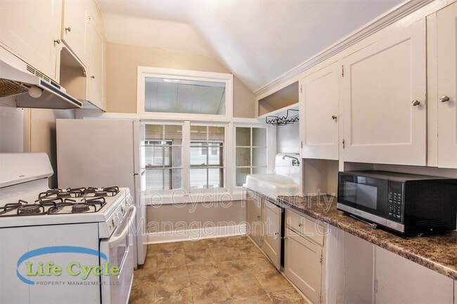 Building Photo - 248 Henry Ave SE