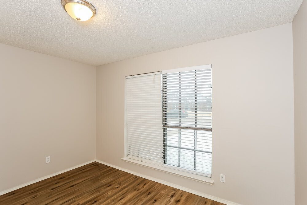 Building Photo - 1365 Roan Dr