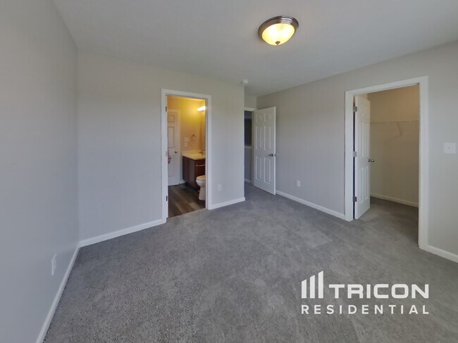 Building Photo - 1618 Huntzinger Blvd