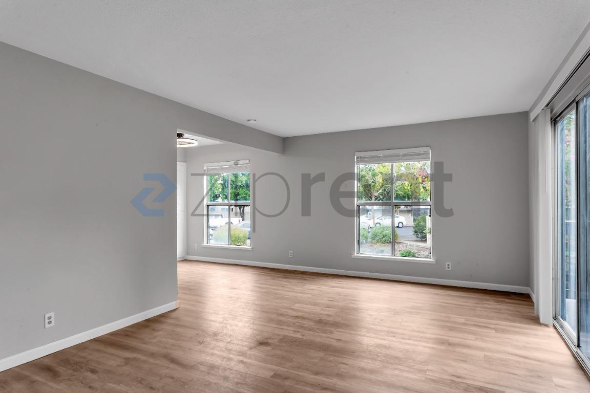 Building Photo - Unit 5