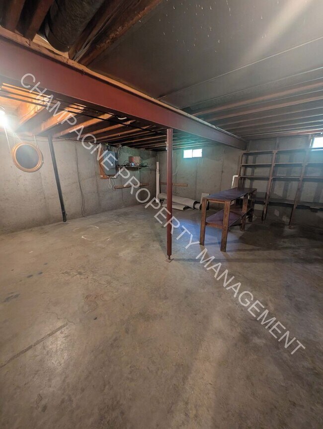 Building Photo - GORGEOUS LENEXA HOME FOR RENT - FLAT ROCK ...
