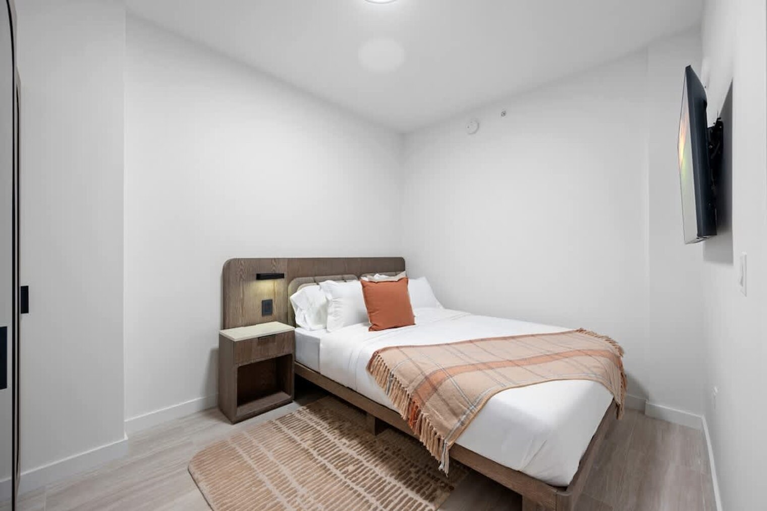 Building Photo - 7145 Harding Ave