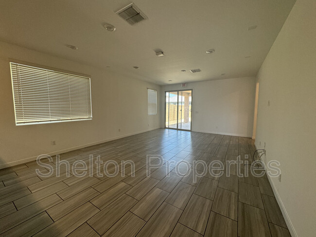 Building Photo - 4027 S 96th Dr