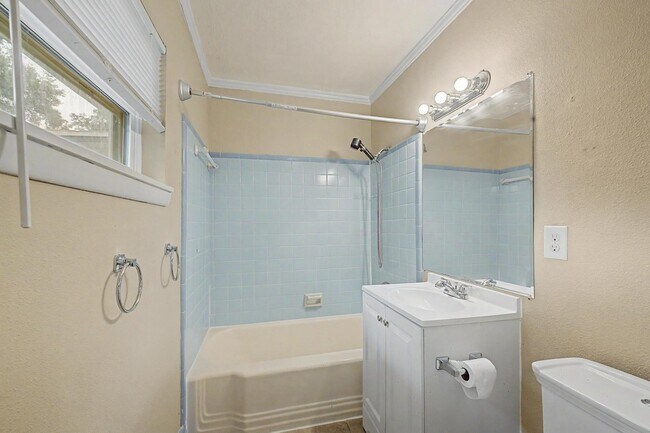 Building Photo - 560 N 72nd Ave