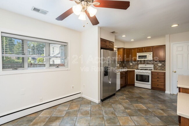 Building Photo - 5912 3rd St S