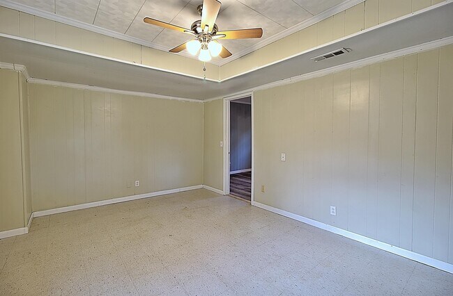 Building Photo - 135 Clay St