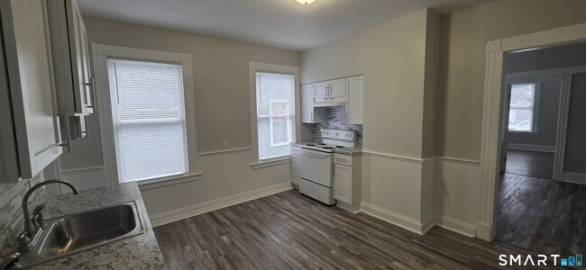 Building Photo - 114 Cedar Hill Ave