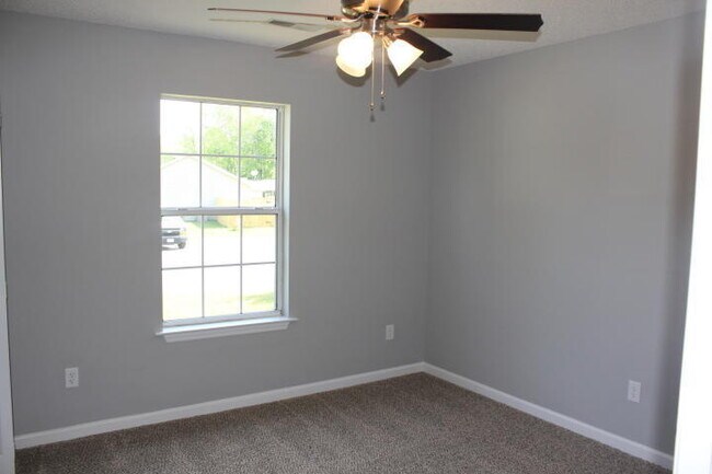 Building Photo - 134 Ashdown Dr