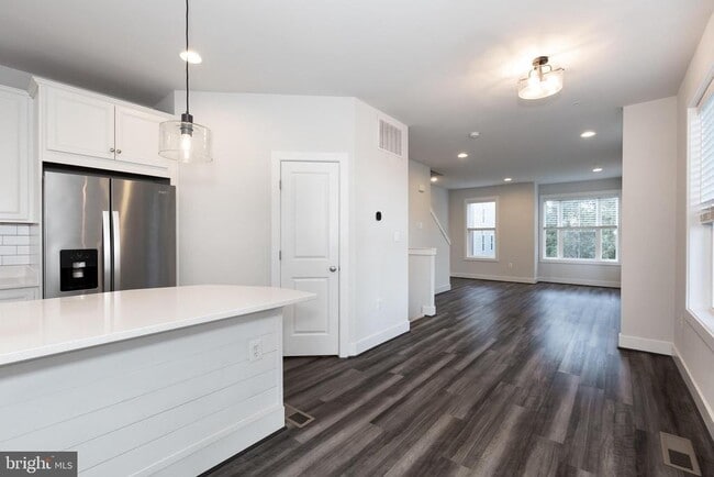 Building Photo - 12731 Vuillard St